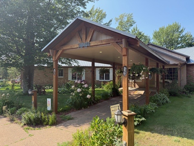 Scott's Superior Inn & Cabins front view