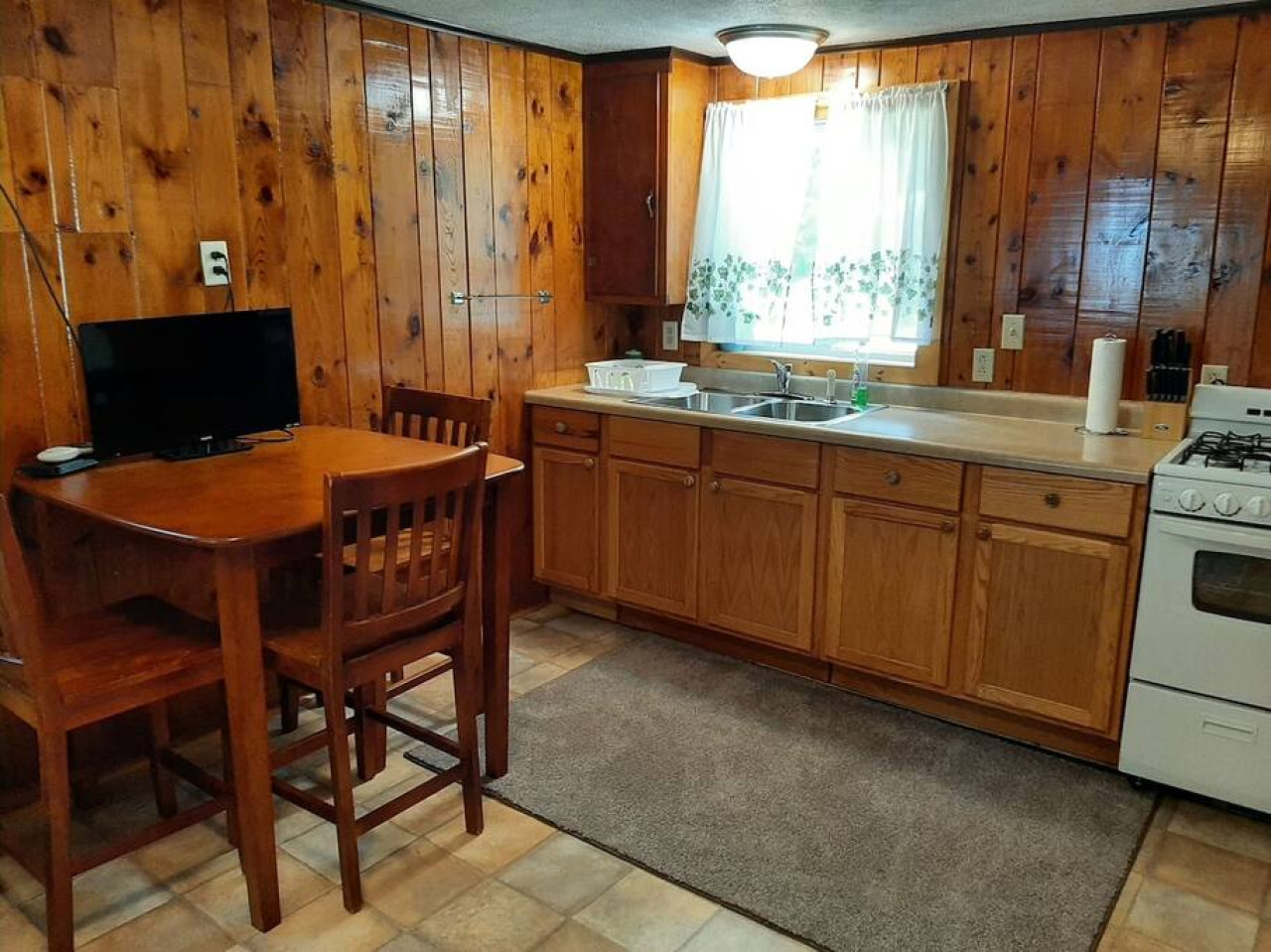 One Bedroom (Erie) - Picture 4