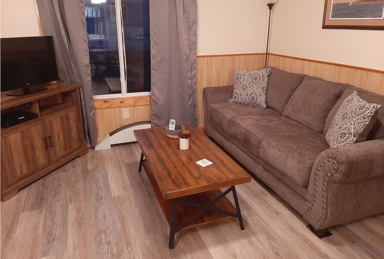 Four Bedroom (Ontario) - Picture 1